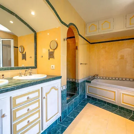 Villa La Perle L Pool & Terrace L Shellter Saint-Tropez