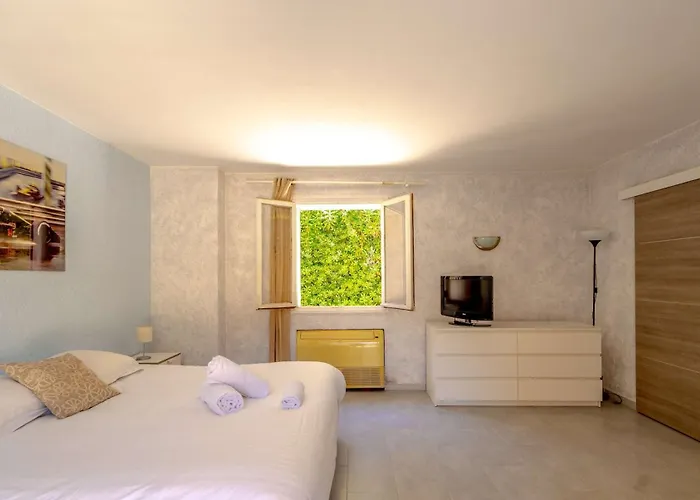 La Perle L Pool & Terrace L Shellter * Saint-Tropez