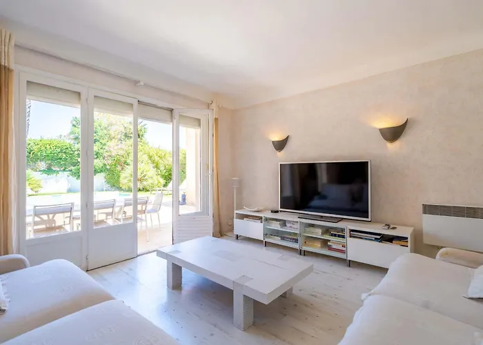 Villa La Perle L Pool & Terrace L Shellter